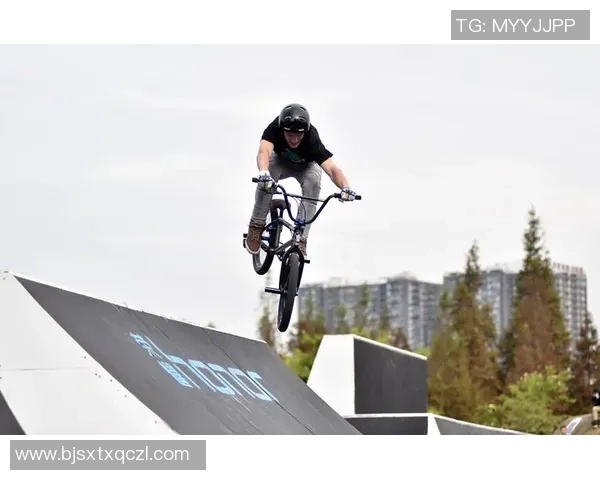 吴丽专访：从初学者到滑板高手的成长之路与心路历程回顾