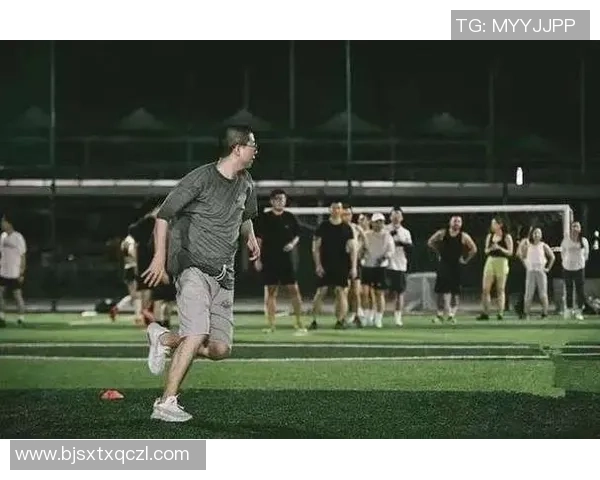 南京飞盘队引领节奏革新新风潮探索运动与艺术的完美结合